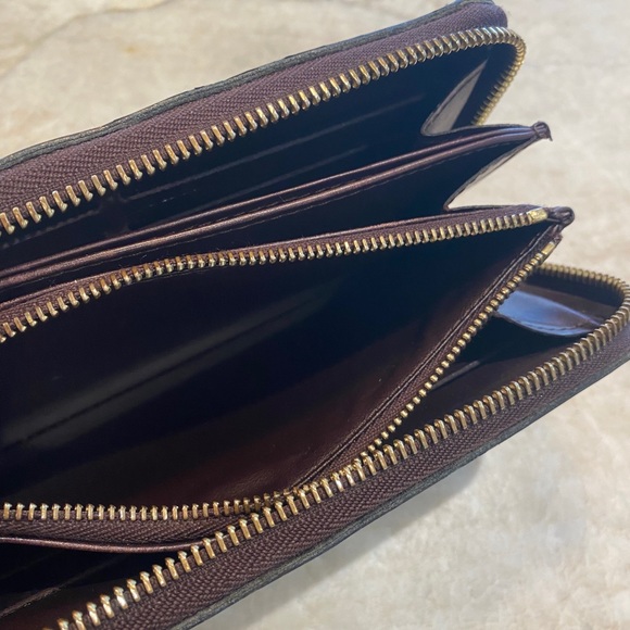 Louis Vuitton Monogram Vernis Zippy Wallet - Picture 9 of 17
